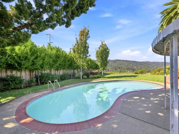 1245 Laurel Hill Dr, San Mateo, CA 94402