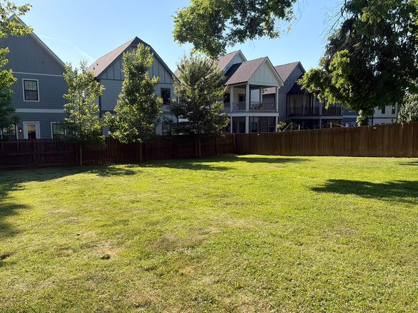 210 Bellmore Ave APT 207