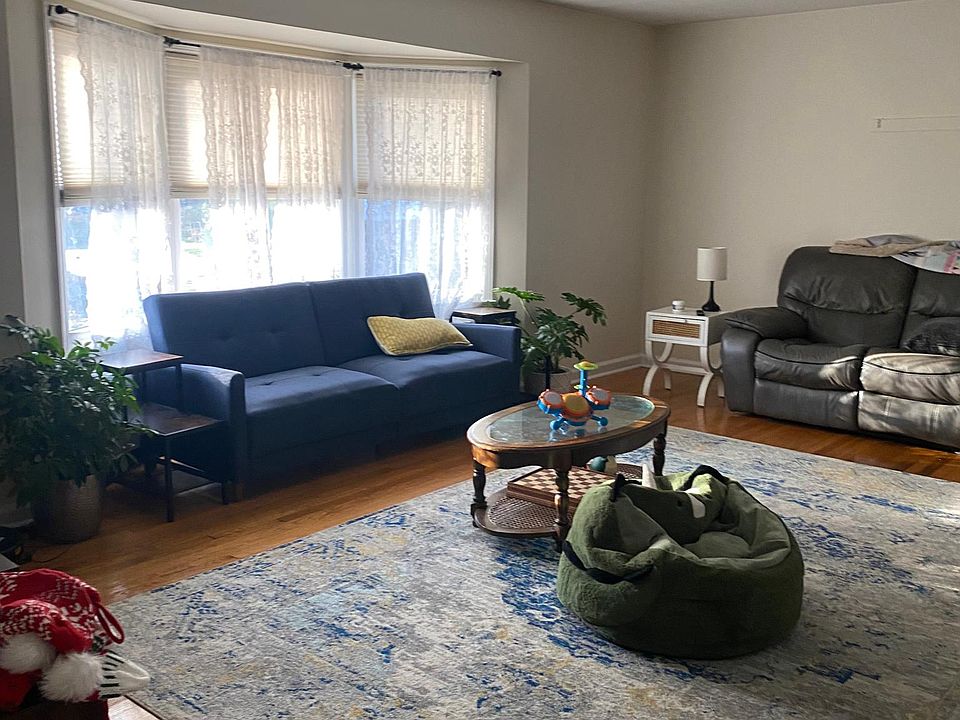 1st image of 194 King Ave Floor 1