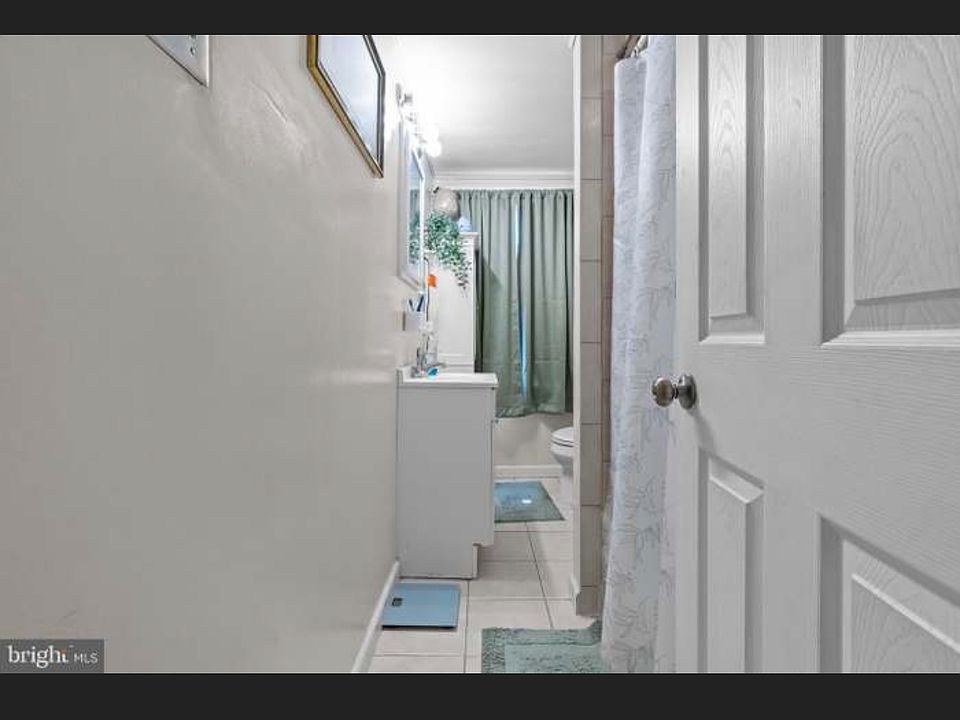 1st image of 317 Penn St Floor 2