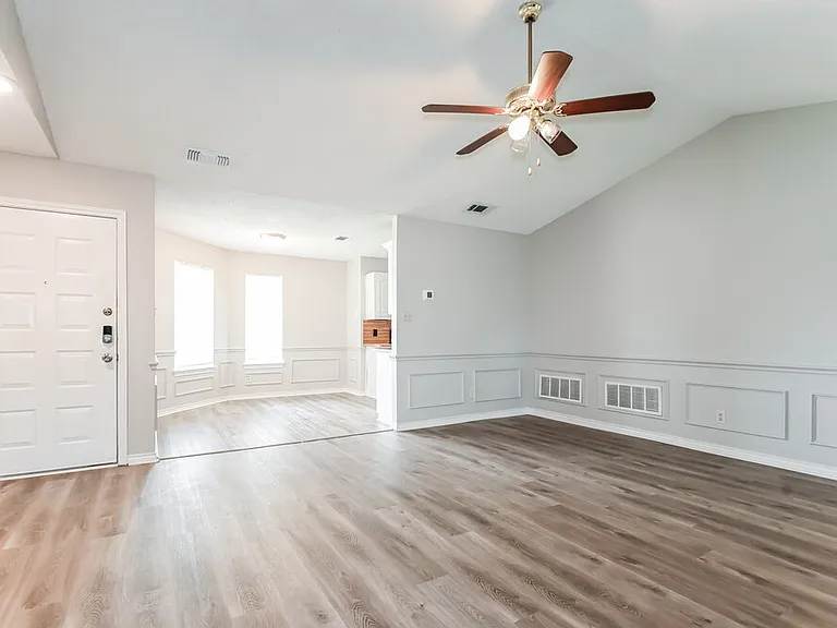 1311 Mallard Dr — Photo 4