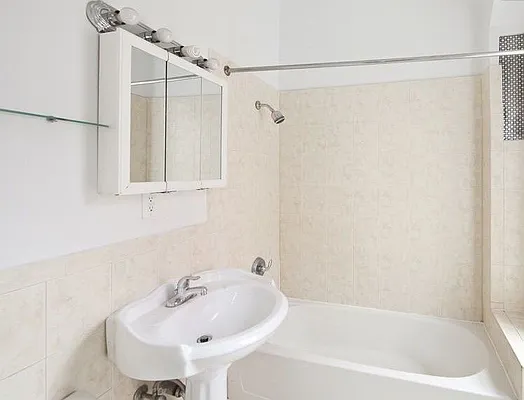 Rented by Trion Real Estate Management | media 23