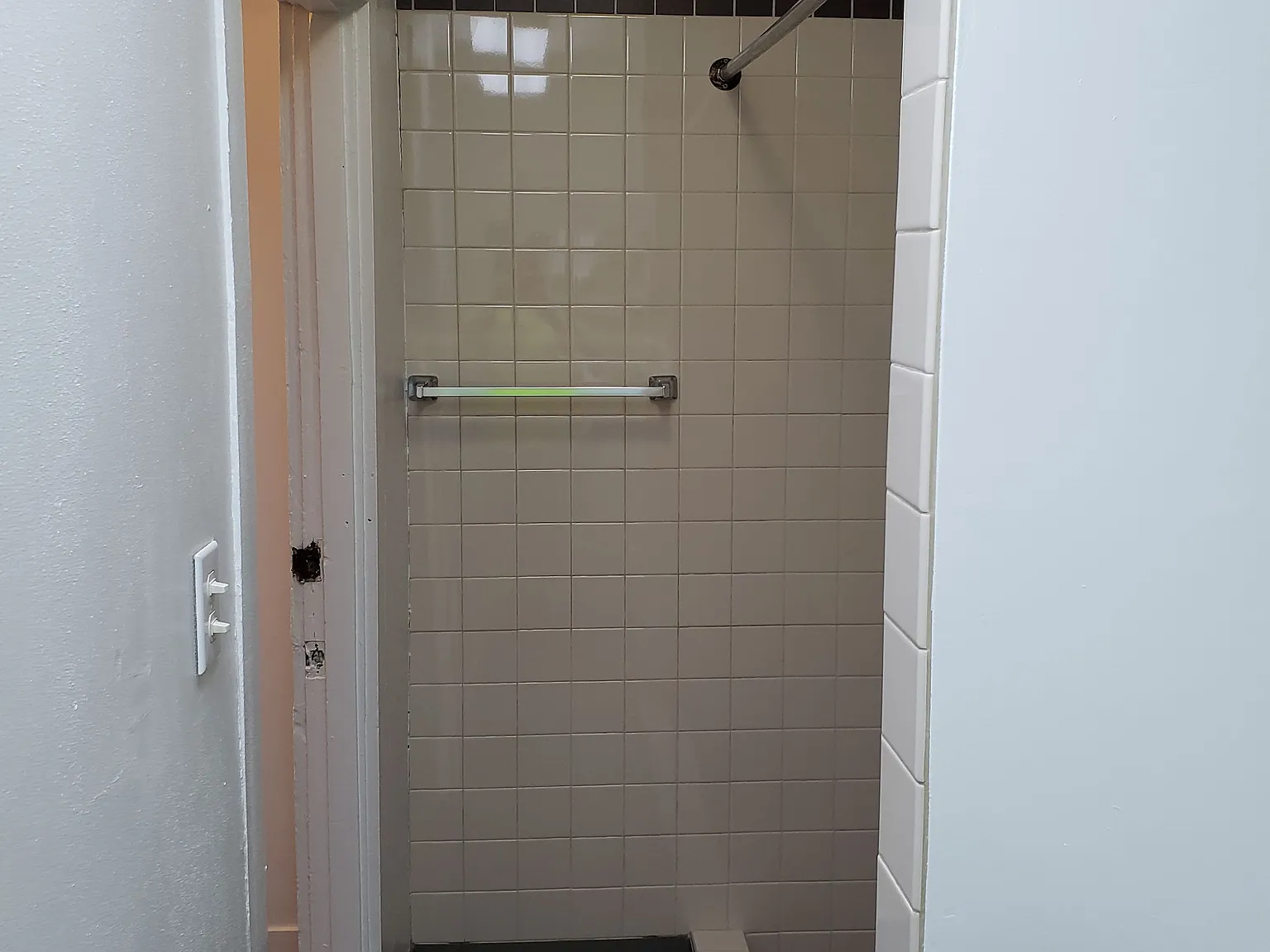 4 bed, 1.0 bath, $1,100 — Photo 2