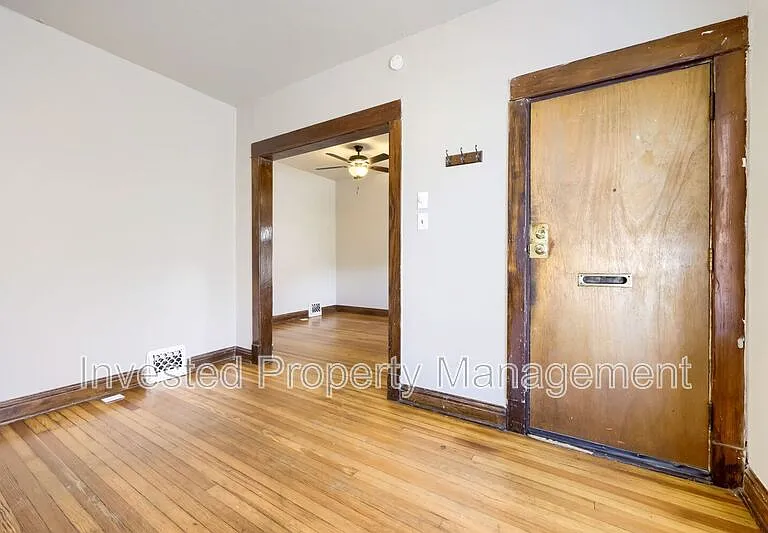 533 E 6th Ave — Photo 3