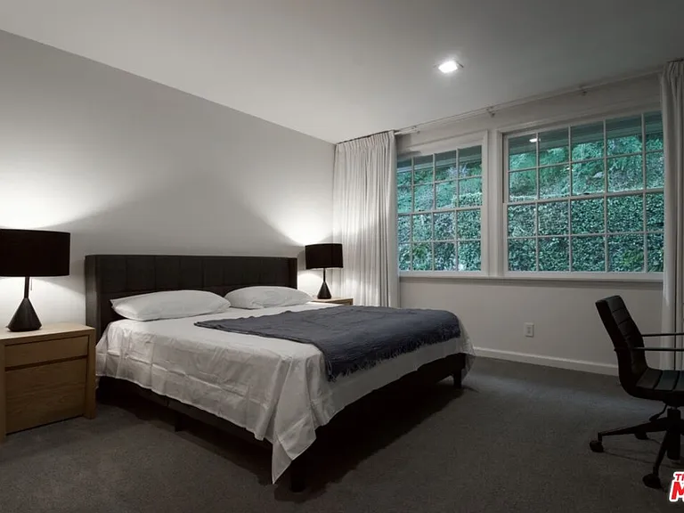 1121 N Beverly Dr — Photo 18