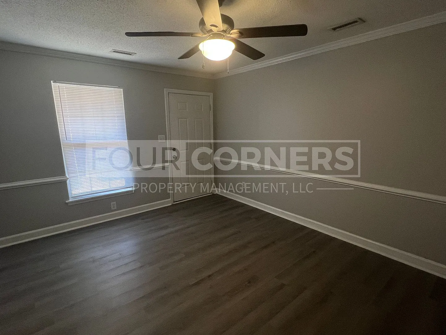 Lovely 2 Bedroom 1 Bath Apartment — Photo 2