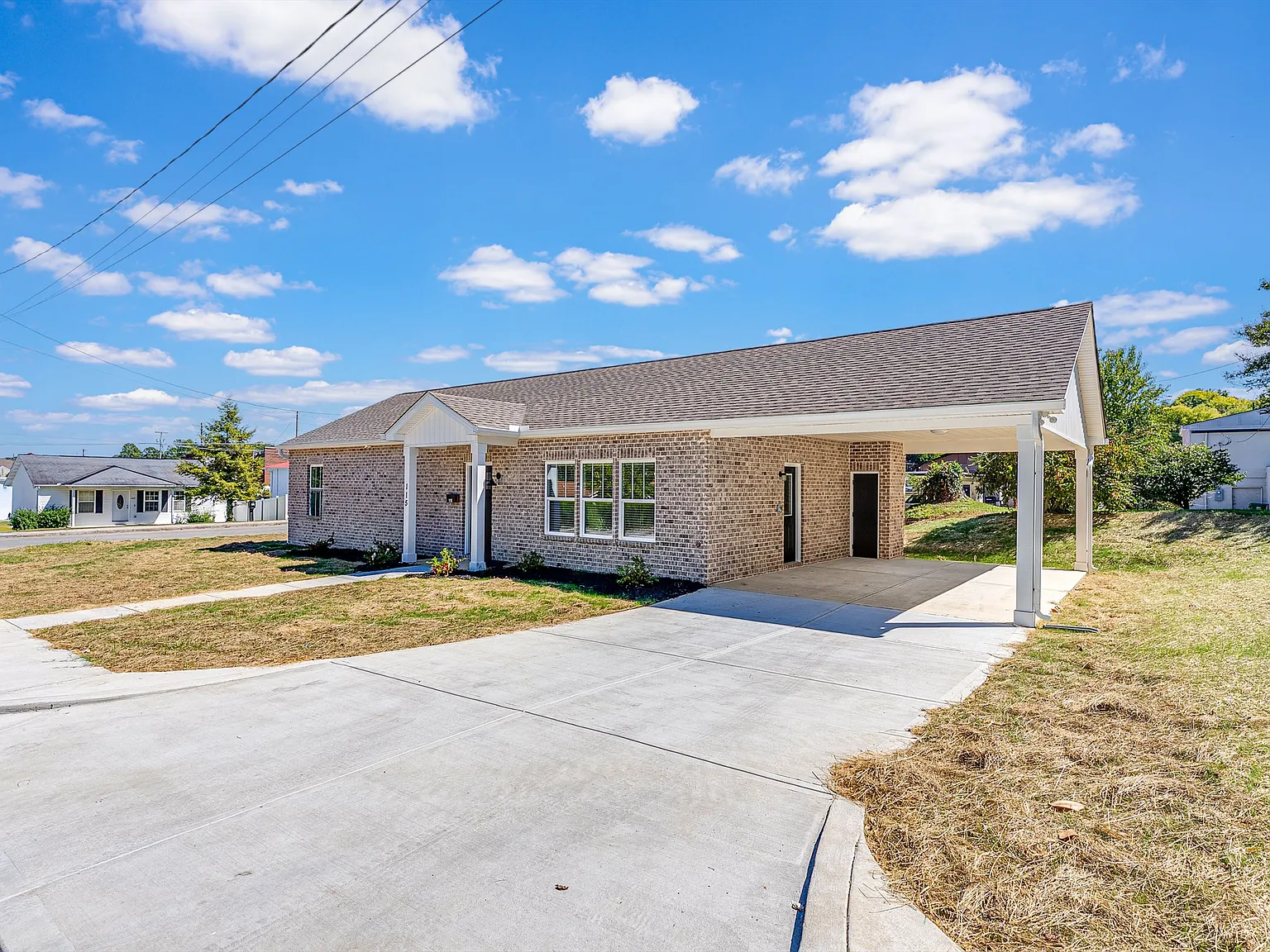 3 bed, 1364 sqft, $2,400 — Photo 3