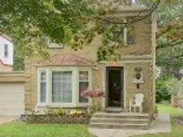 7048 N Moselle Ave, Chicago, IL 60646