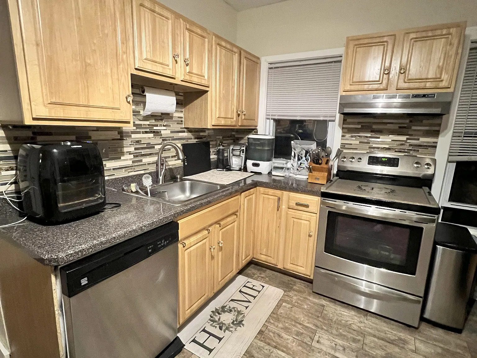 3 bed, 1.5 bath, 1500 sqft, $3,150 — Photo 3