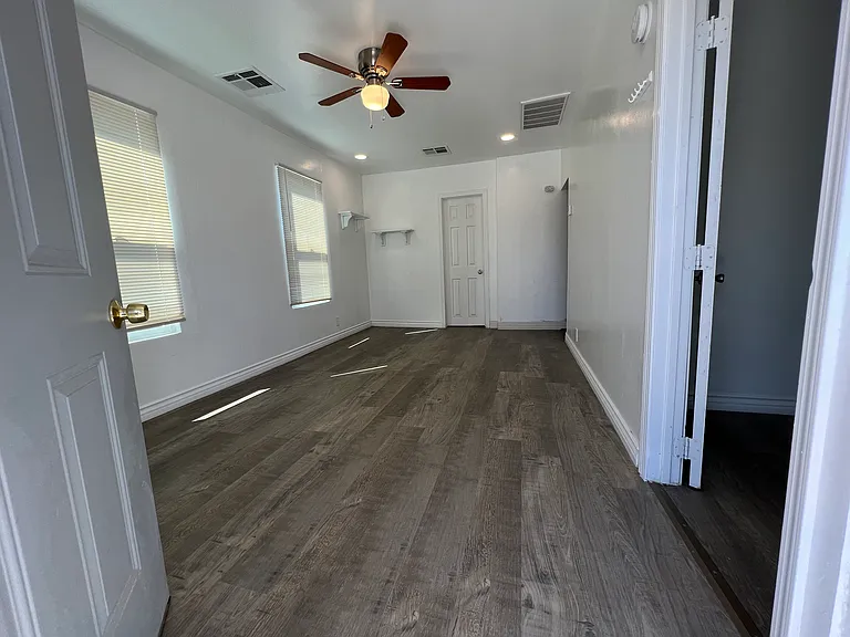 437 Oildale Dr — Photo 8