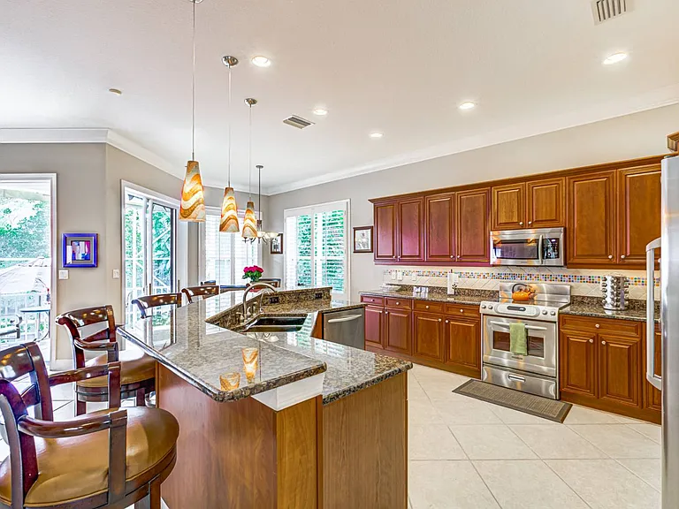 454 Island Cir — Photo 13