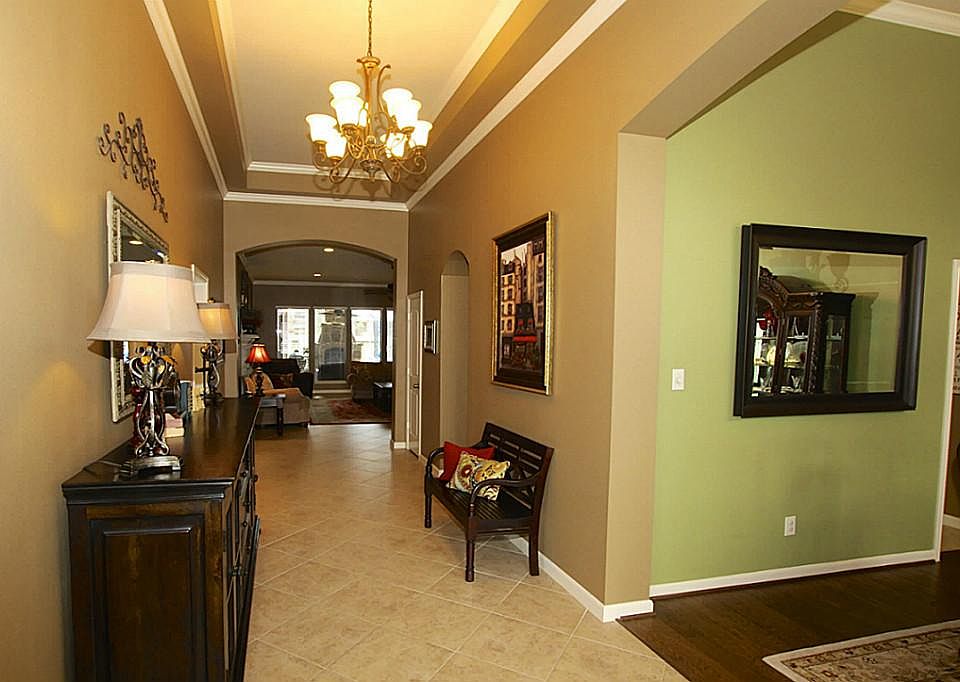 ENTRY WAY TO YOUR NEW PLACE. TRAY CEILING, CROWN MOLDING, TILE AND WOOD FLOORS
