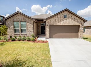 572 Lindisfarne Ln, Saginaw, TX 76131