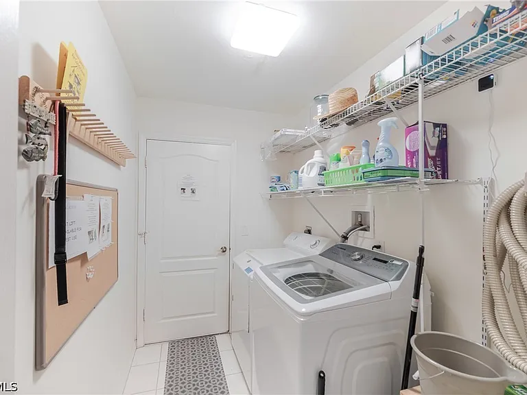105 SW 39th Pl — Photo 23