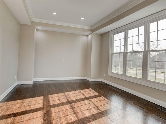 5th image of 7655 Coldstream Woods Dr