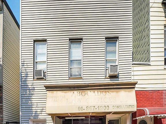 3rd image of 1305 SUMMIT AVE