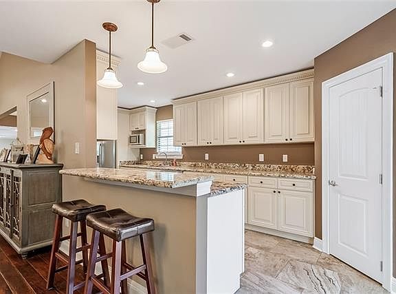 4th image of 105 Fischer Dr