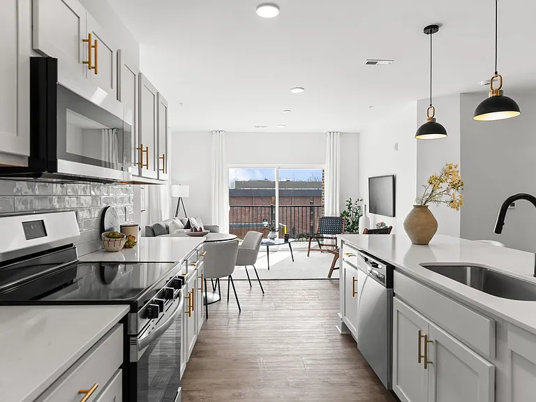 175 W Black St #201 — Photo 14