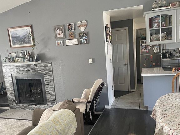 4th image of 901 194th Street E
