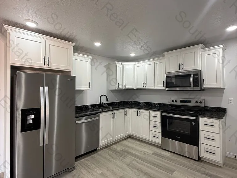 305 Starlite Dr — Photo 2
