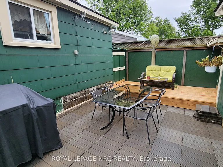215 Devon Pl — Photo 13