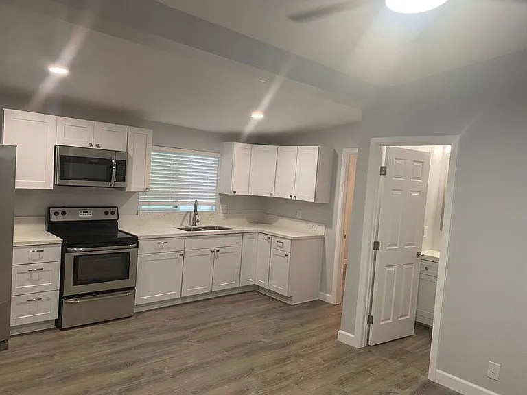 736A Windsor Ct — Photo 13