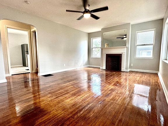 3rd image of 820 Schory Ave