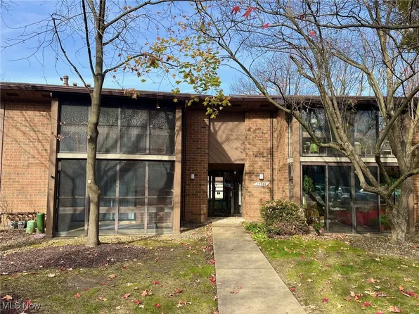 22948 Mastick Rd APT 202, Fairview Park, OH 44126