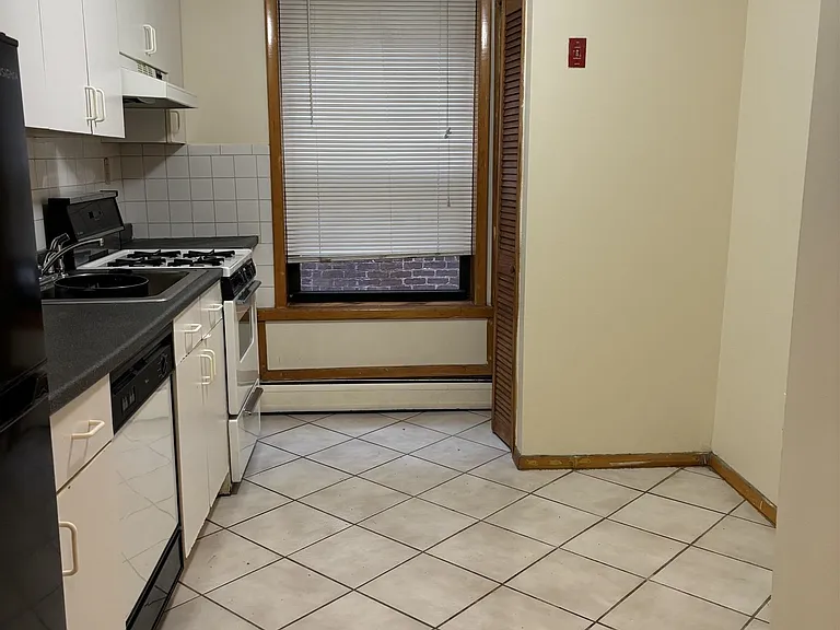 177 W 48th St #6 — Photo 2