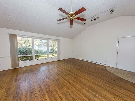 4th image of 531 Clearbrook Dr