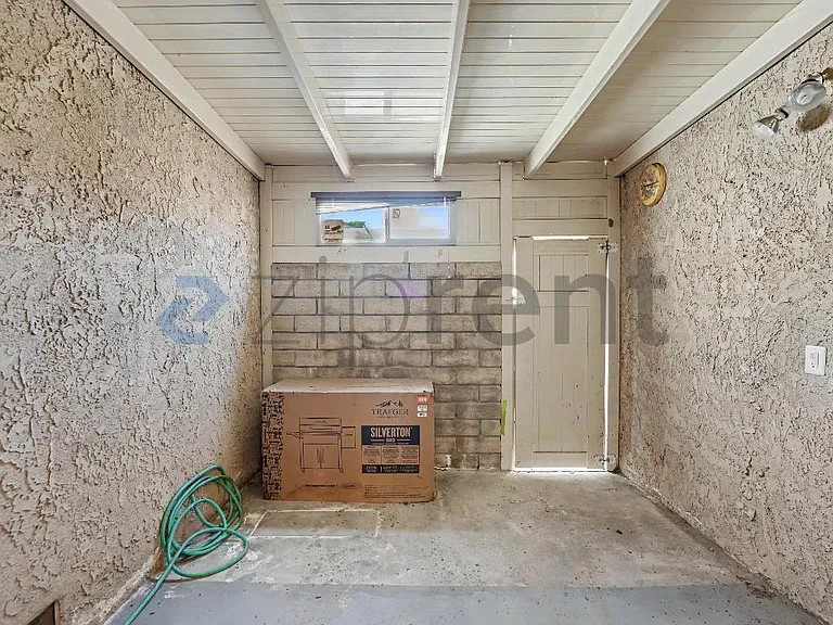 8633 Balboa Blvd #2 — Photo 17