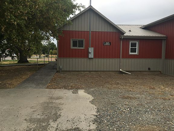 Right elevation/ side yard