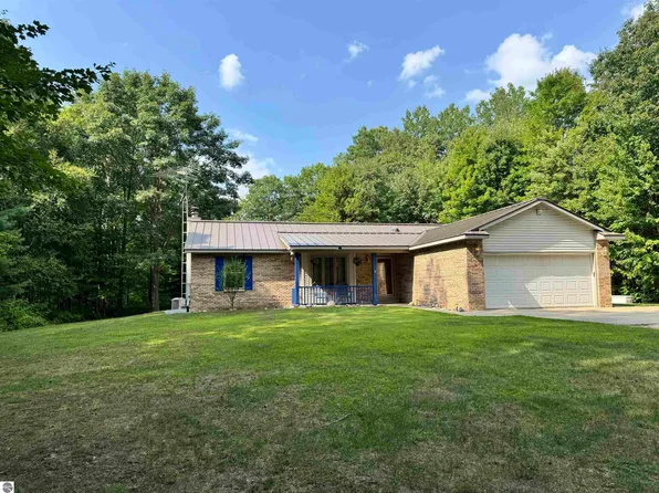 11167 E Arnold Lake Rd, Gladwin, MI 48624