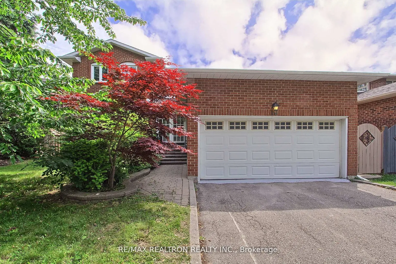 19 Crystal Dr N photo 1