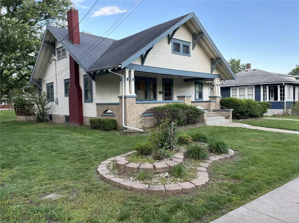 411 S Center St, Shelbina, MO 63468