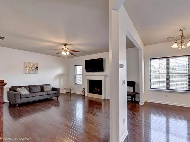 1376 Castleberry Dr — Photo 4