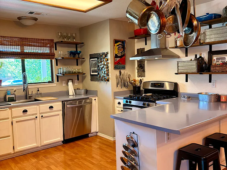 2128 Tiburon Dr — Photo 9