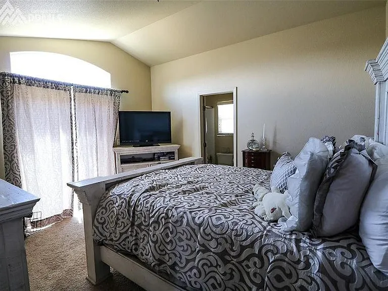 Master Bedroom, Main Level