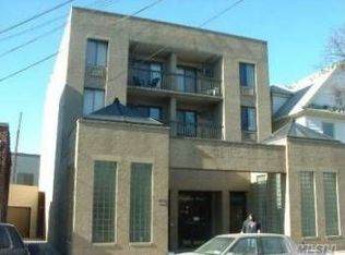 52-04 69th Pl, Flushing, NY 11378
