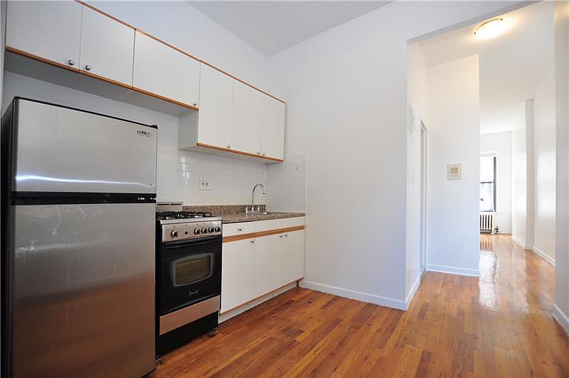 1st image of 320 W 17th St APT 5RW