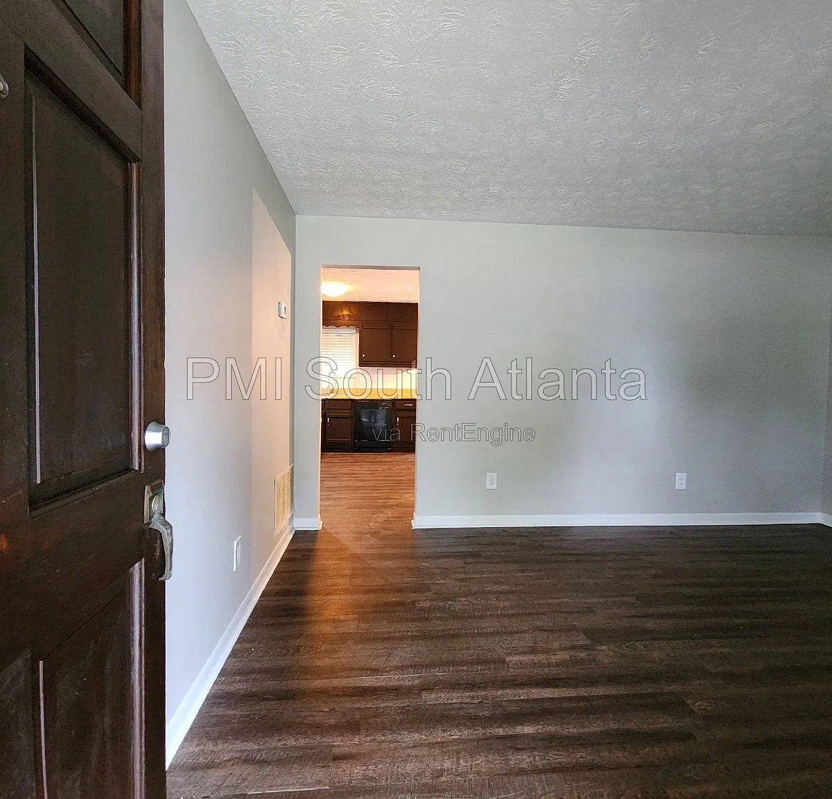 3 bed, 2.0 bath, 1690 sqft, $1,600 — Photo 3
