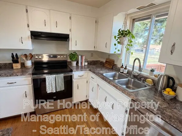 229 171st St E, Spanaway, WA 98387