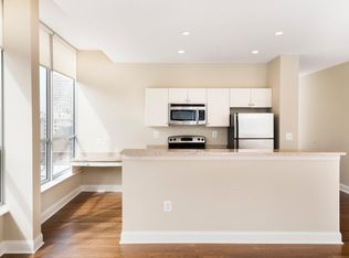 2042 Market St #3X1, Philadelphia, PA 19103