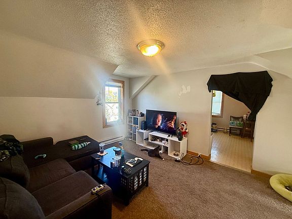 5th image of 615 Elm St