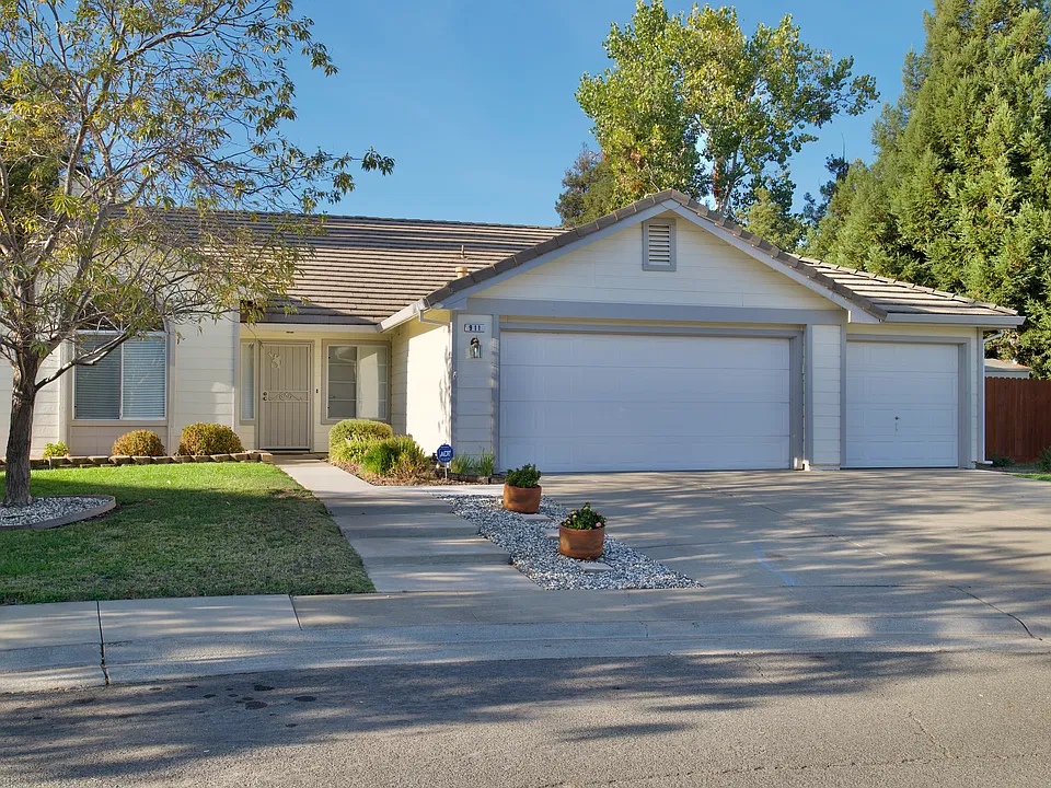 911 Courtenay Ct