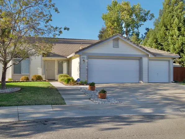 911 Courtenay Ct, Galt, CA 95632