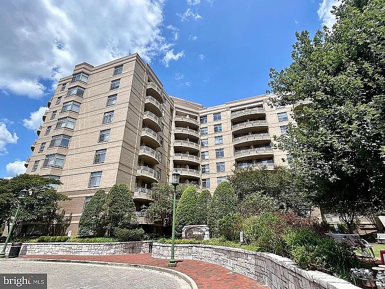 7111 Woodmont Avenue
Chevy Chase, Maryland