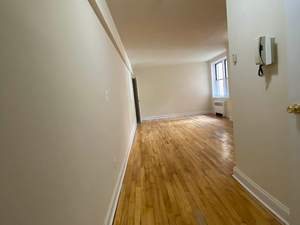 1st image of 14336 Barclay Ave APT 4J
