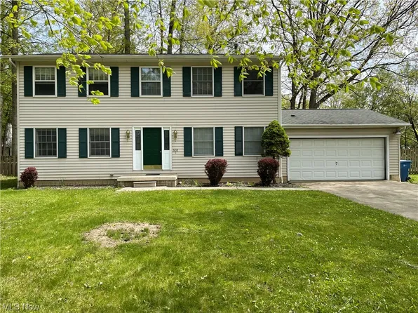 831 Harris Rd, Sheffield Lake, OH 44054