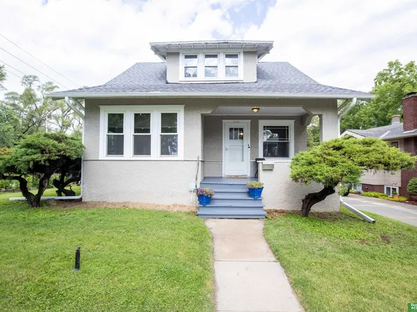 1102 N 49th St, Omaha, NE 68132